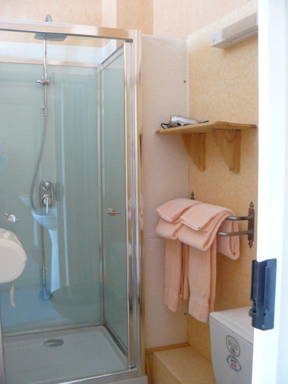 Hotel De La Cite Chalons en Champagne Bilik gambar