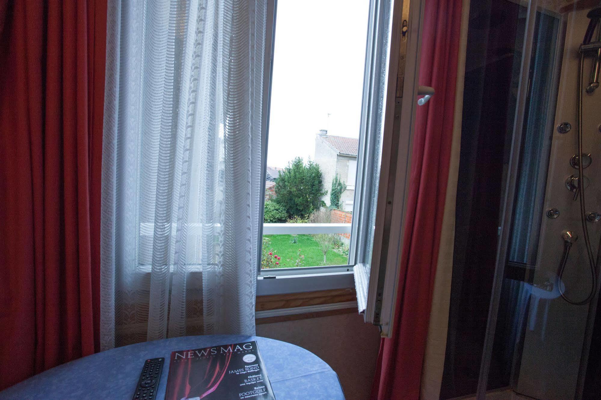 Hotel De La Cite Chalons en Champagne Luaran gambar